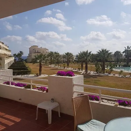 2 Bedroom Overlooking Mediterranean, 2 Outdoor Pools Appartement